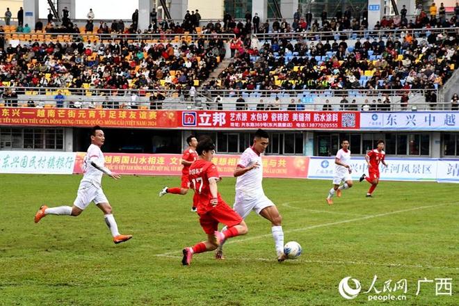 中国足球赛场上掀起一波波激情狂潮的简单介绍