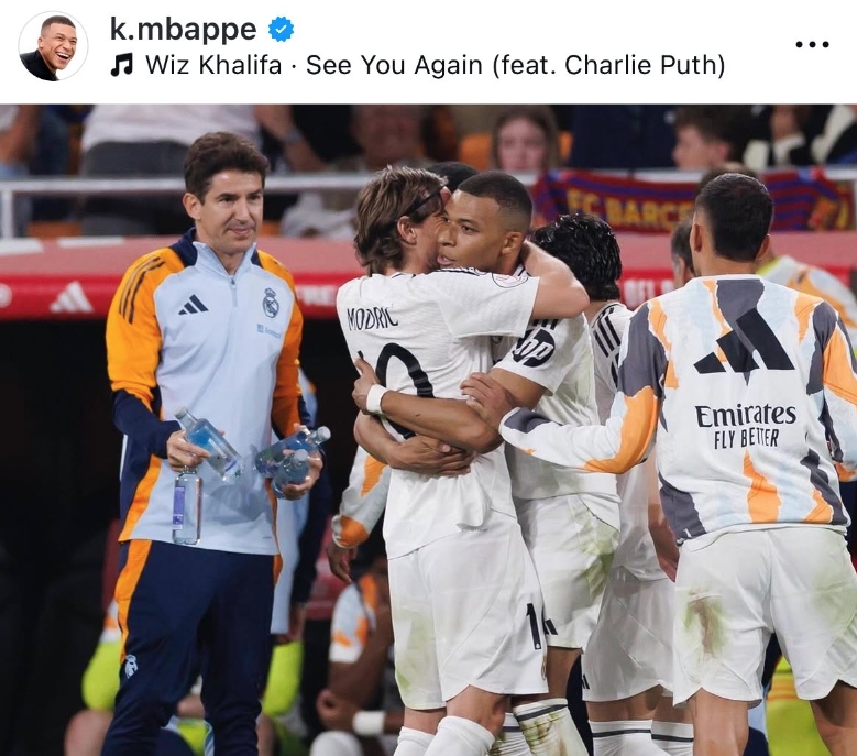 足球传奇谢幕，球迷泪洒赛场