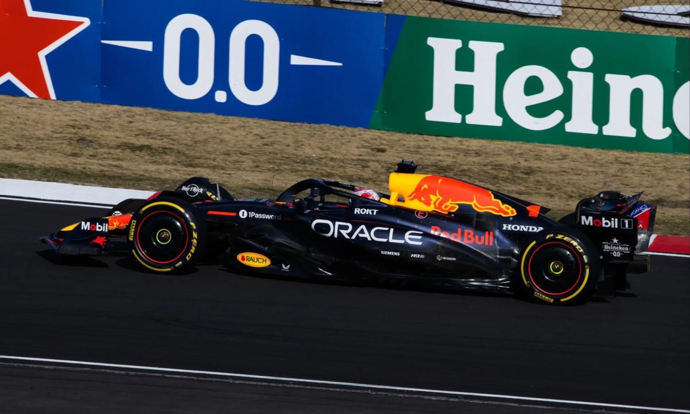 包含迈凯伦险胜红牛车队,塞恩斯关键制胜的词条 包含迈凯伦险胜红牛车队,塞恩斯关键制胜的词条