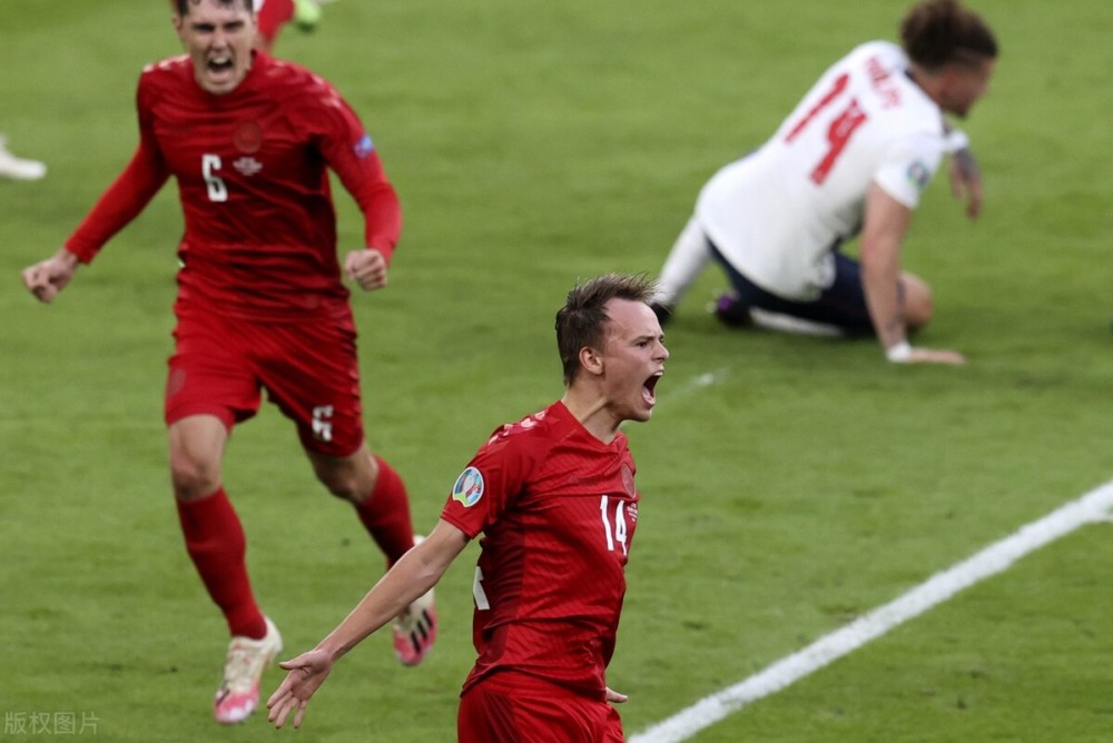 英格兰队鏖战葡萄牙队，奥恰洛夫带队取胜