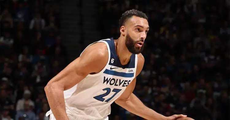 吉林队完胜步行者，戈贝尔高光表现