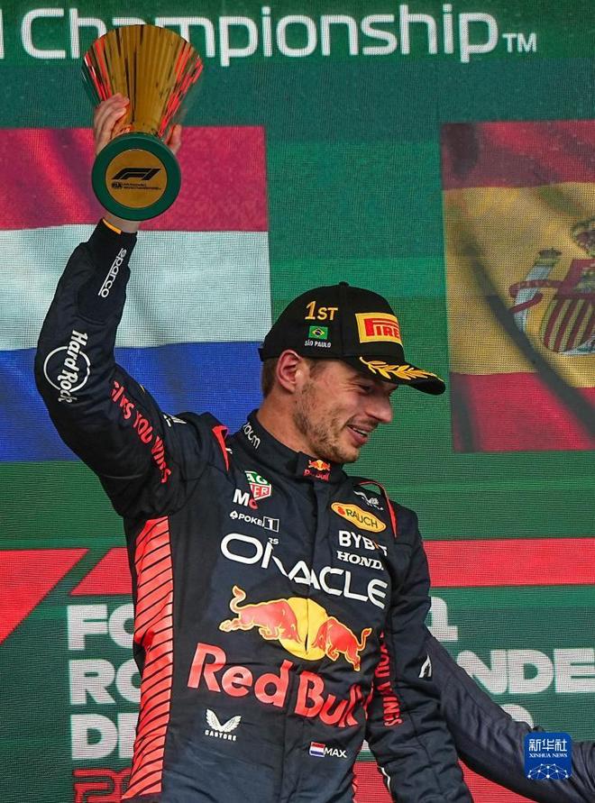 阿斯顿马丁险胜雷诺车队，维斯塔潘高光表现