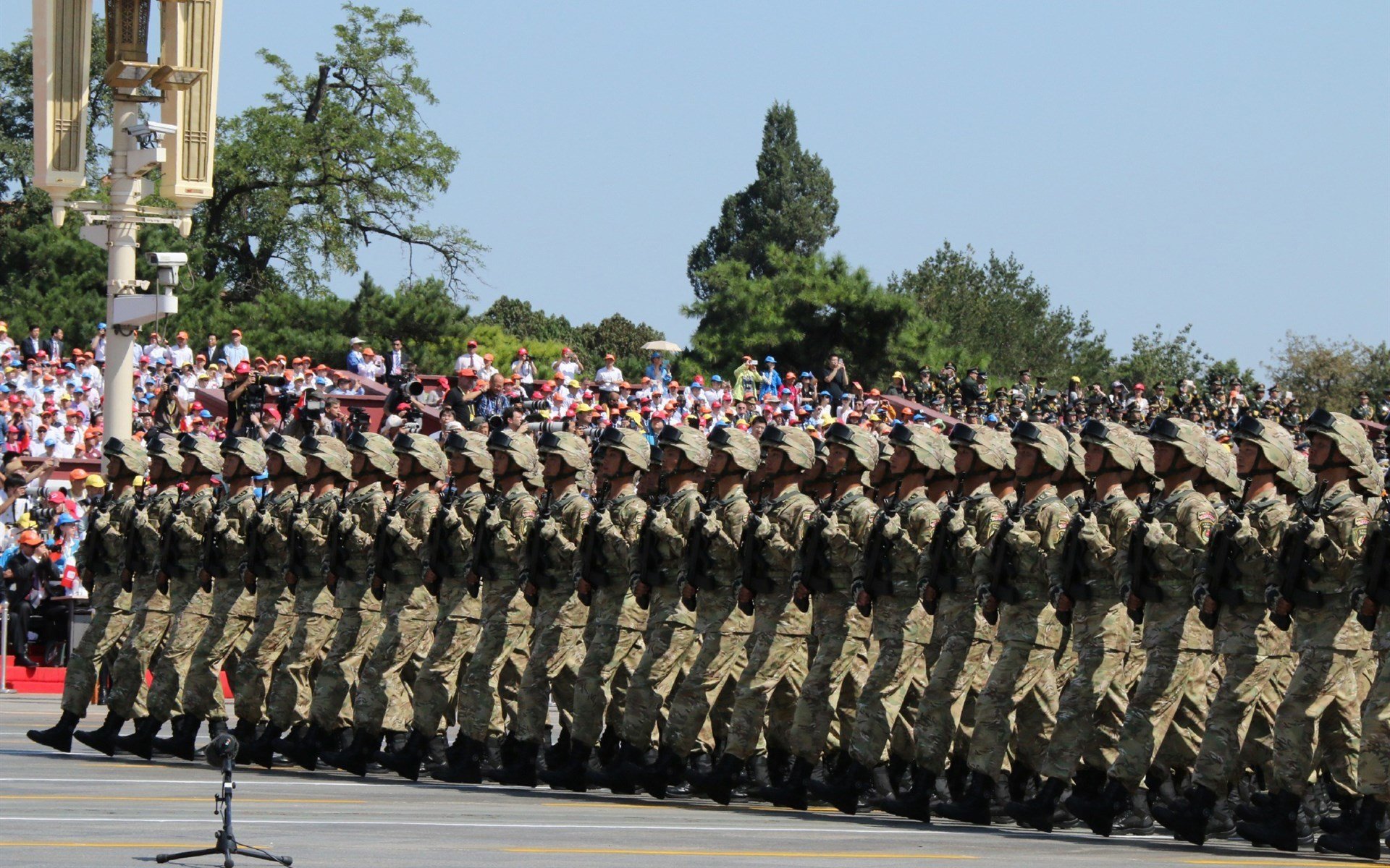 德罗赞狂砍38分导演逆转!深圳队友谊赛力克湖人,展现中国篮球韧性