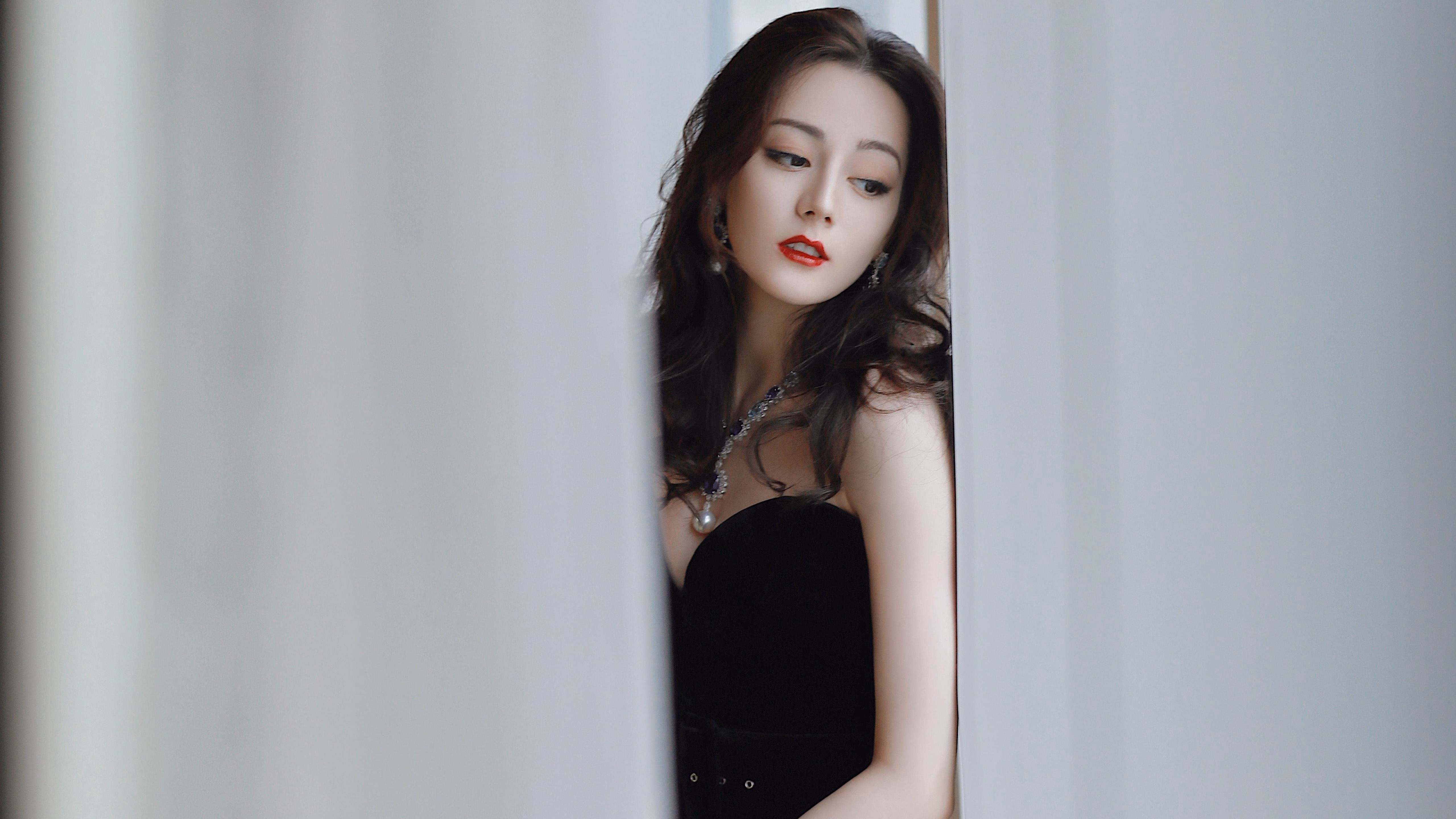 开云体育下载-绿茵战场，魔笛的救赎与非洲雄狮的怒吼