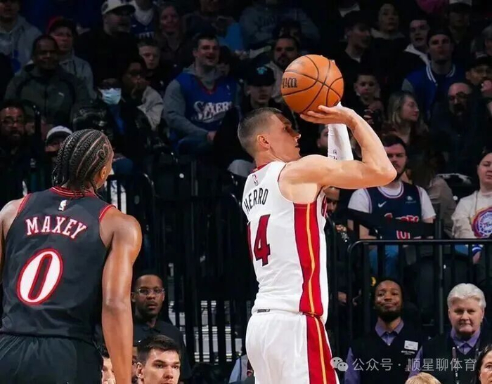 开云下载-保罗爆发，76人提前终结悬念热火