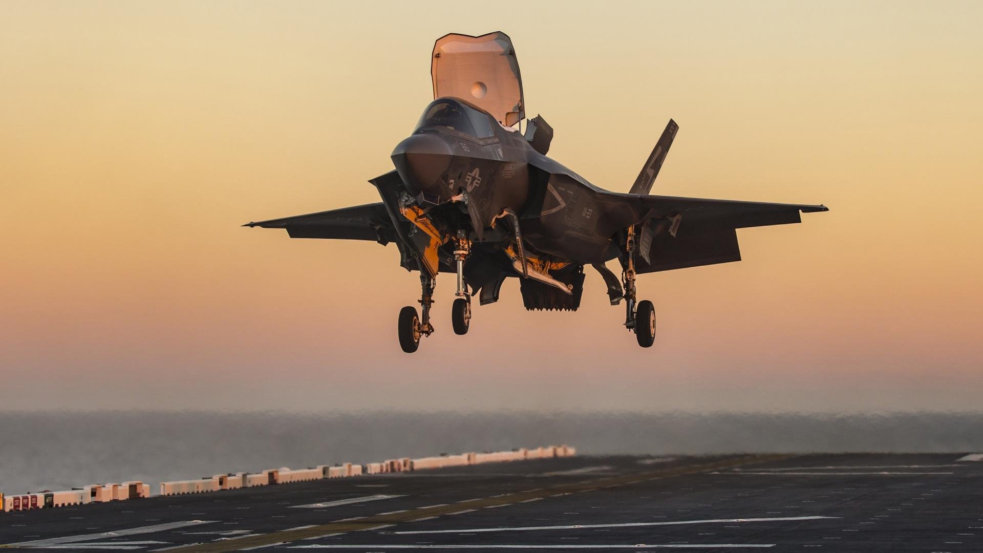 开云体育APP下载-双城记，底特律的钢铁意志与泳池的无声惊雷